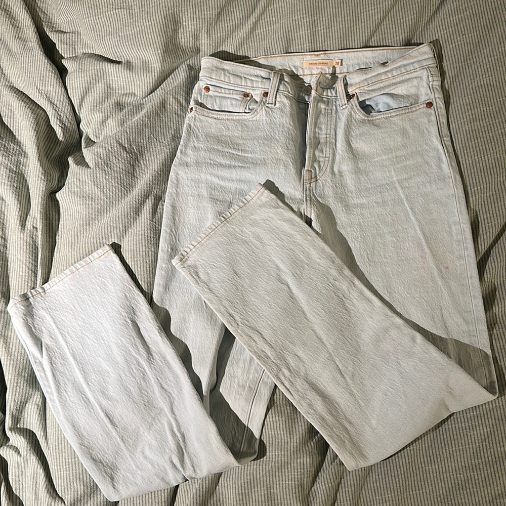 Levi wedgie straight light wash denim